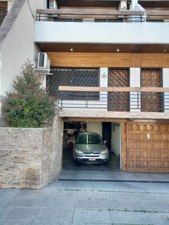 Excelente Duplex Reciclado con 3 dormitorios y Cochera Cubierta