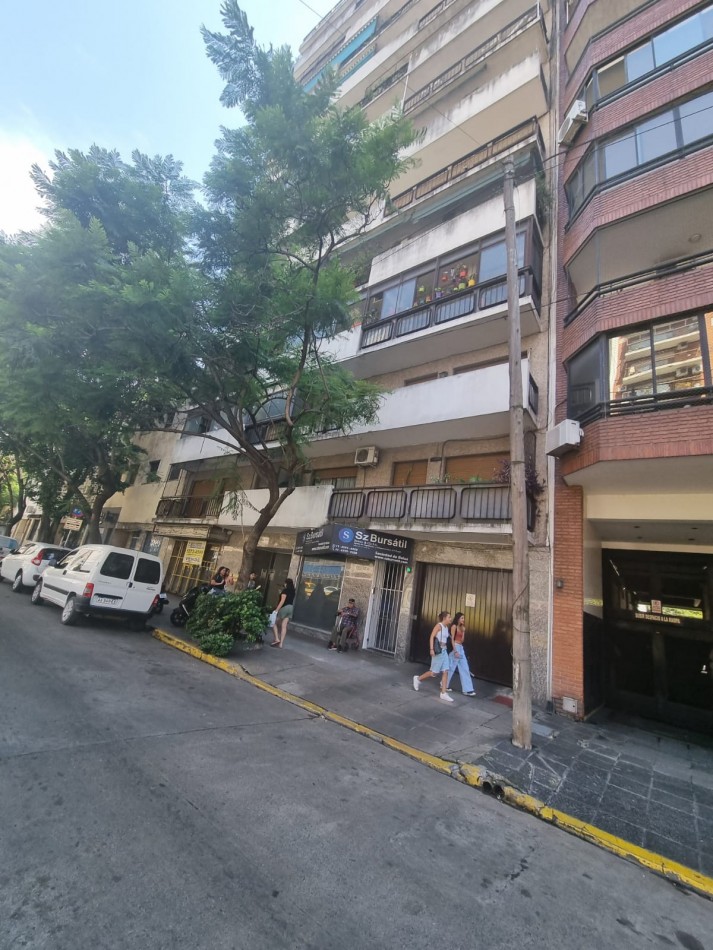 Dpto. de 5 Amb con Cochera Fija Grande Reciclado Parcialmente