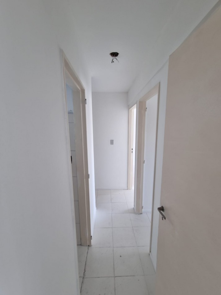 Dpto. de 5 Amb con Cochera Fija Grande Reciclado Parcialmente