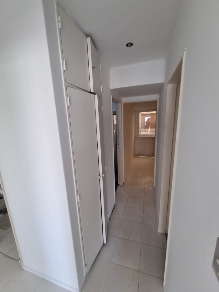 Dpto. de 5 Amb con Cochera Fija Grande Reciclado Parcialmente