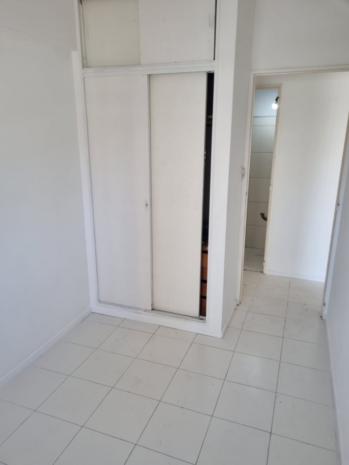 Dpto. de 5 Amb con Cochera Fija Grande Reciclado Parcialmente