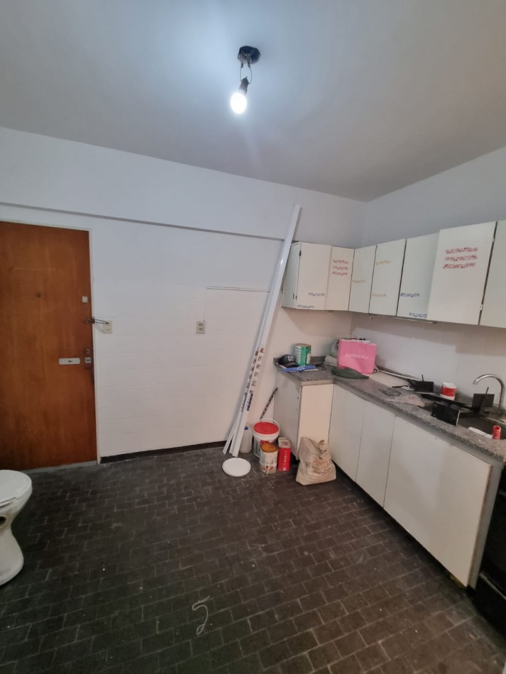 Dpto. de 5 Amb con Cochera Fija Grande Reciclado Parcialmente