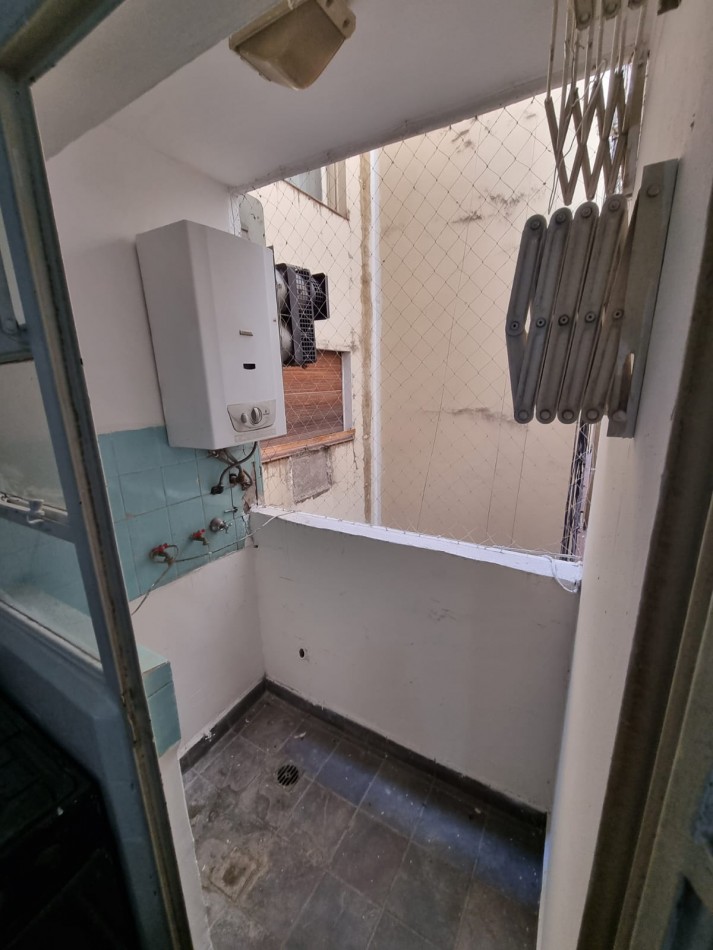 Dpto. de 5 Amb con Cochera Fija Grande Reciclado Parcialmente