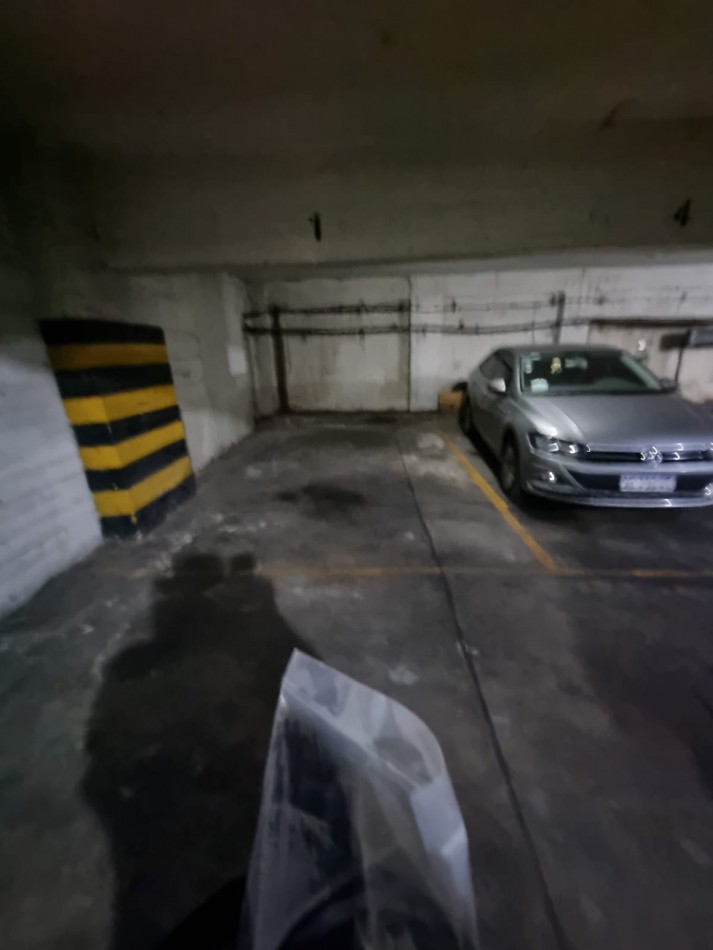 Dpto. de 5 Amb con Cochera Fija Grande Reciclado Parcialmente