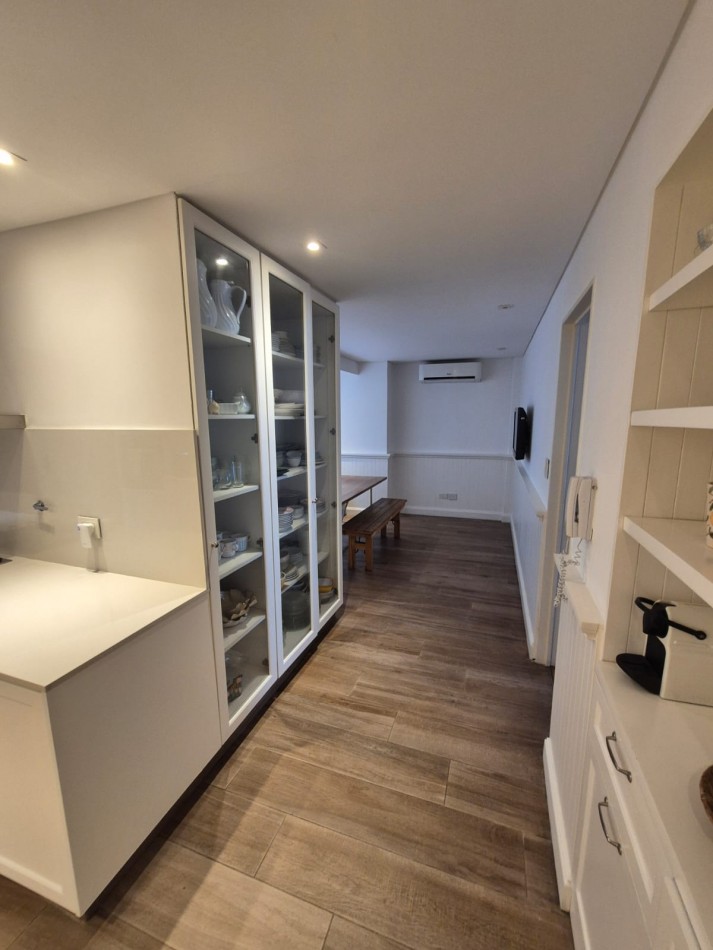 Excel. Depto. Total y Finamente Reciclado 3 Dorm. C/Dep Cochera. Seg 24 hs