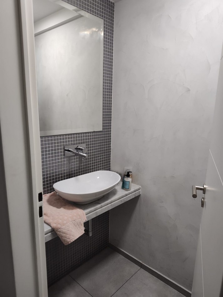 Semipiso de 3 Dorm con Dep. Cochera y Baulera. Edif con Seg 24 Hs y Amenities