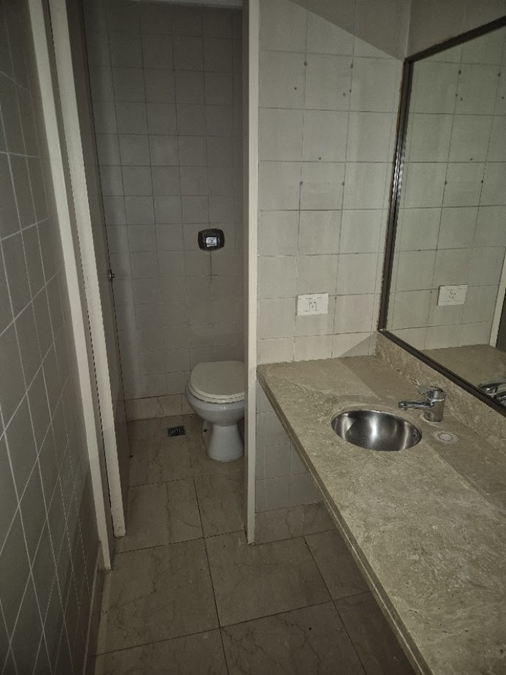 Amplia Oficina de 170 m2 sobre Florida con cocheras