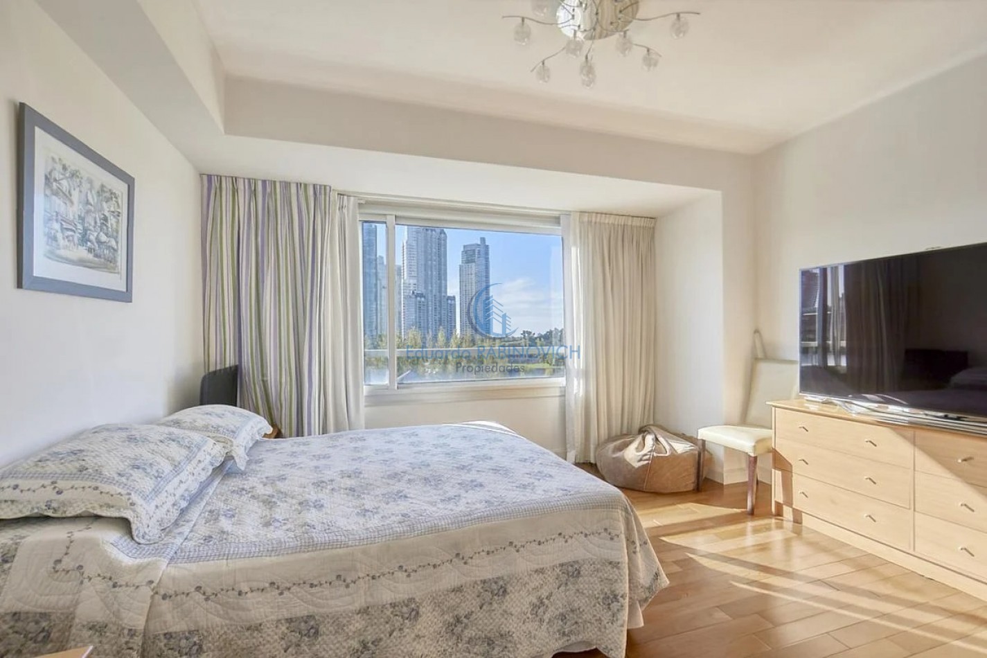 EXCLUSIVO DPTO. C/GRAN TERRAZA PRIVADA C/PARRILLA JACUZZI Y PISCINA. 3 COCHERAS FIJAS