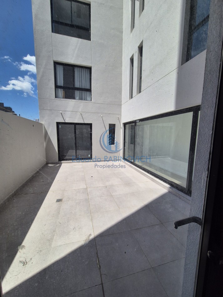 Piso de 4 Dorm (2 Suites) Patio y Balcon con Parrilla y cochera fija A ESTRENAR 
