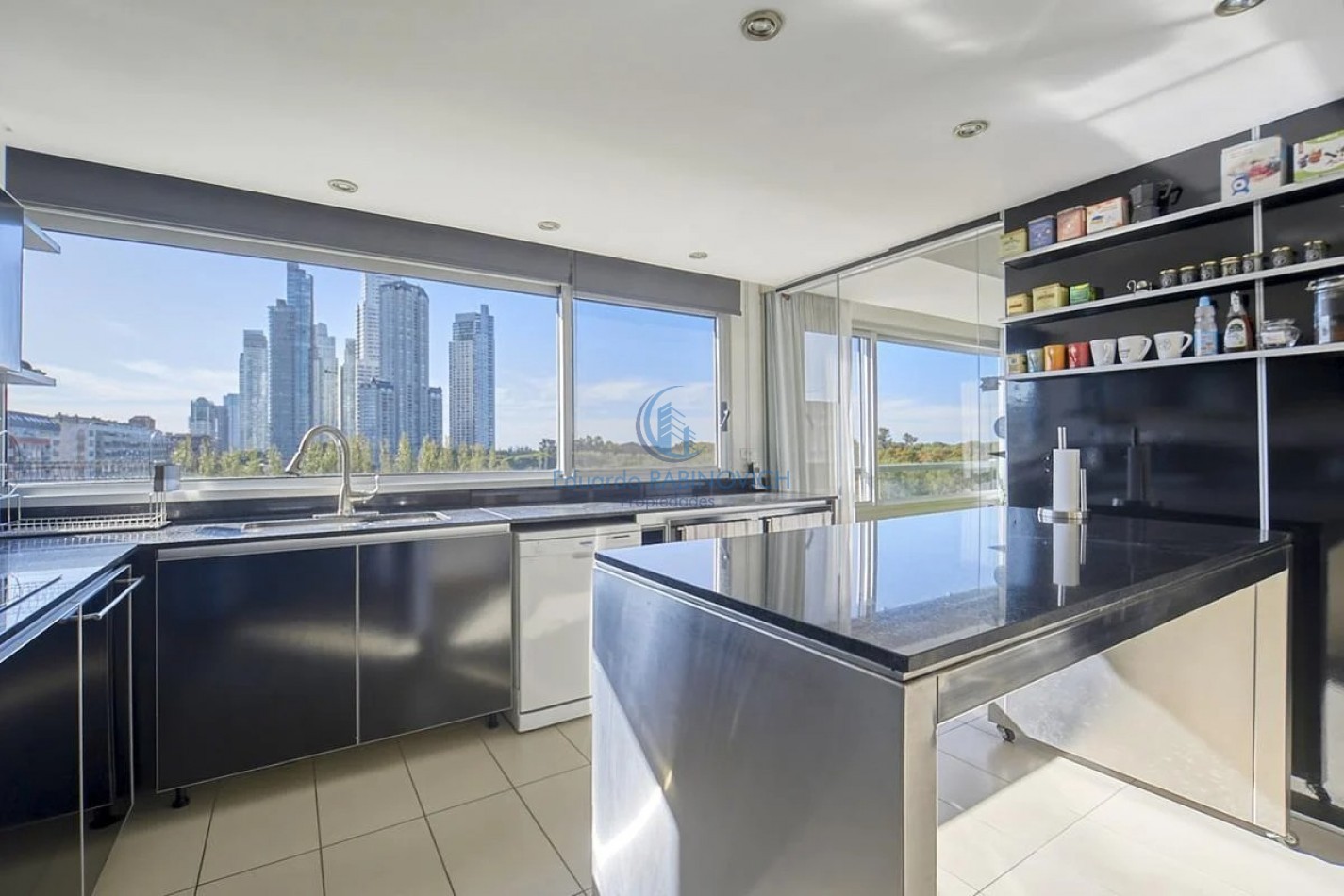 EXCLUSIVO DPTO. C/GRAN TERRAZA PRIVADA C/PARRILLA JACUZZI Y PISCINA. 3 COCHERAS FIJAS