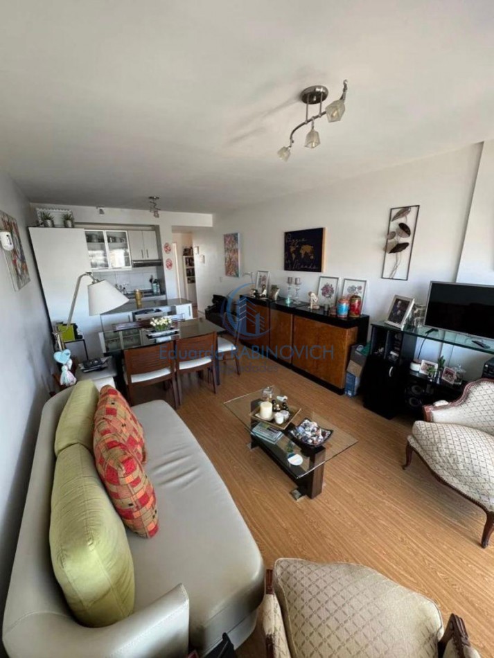  Departamento de 2 amb. Excelentemente Mejorado en piso Alto con Amenities