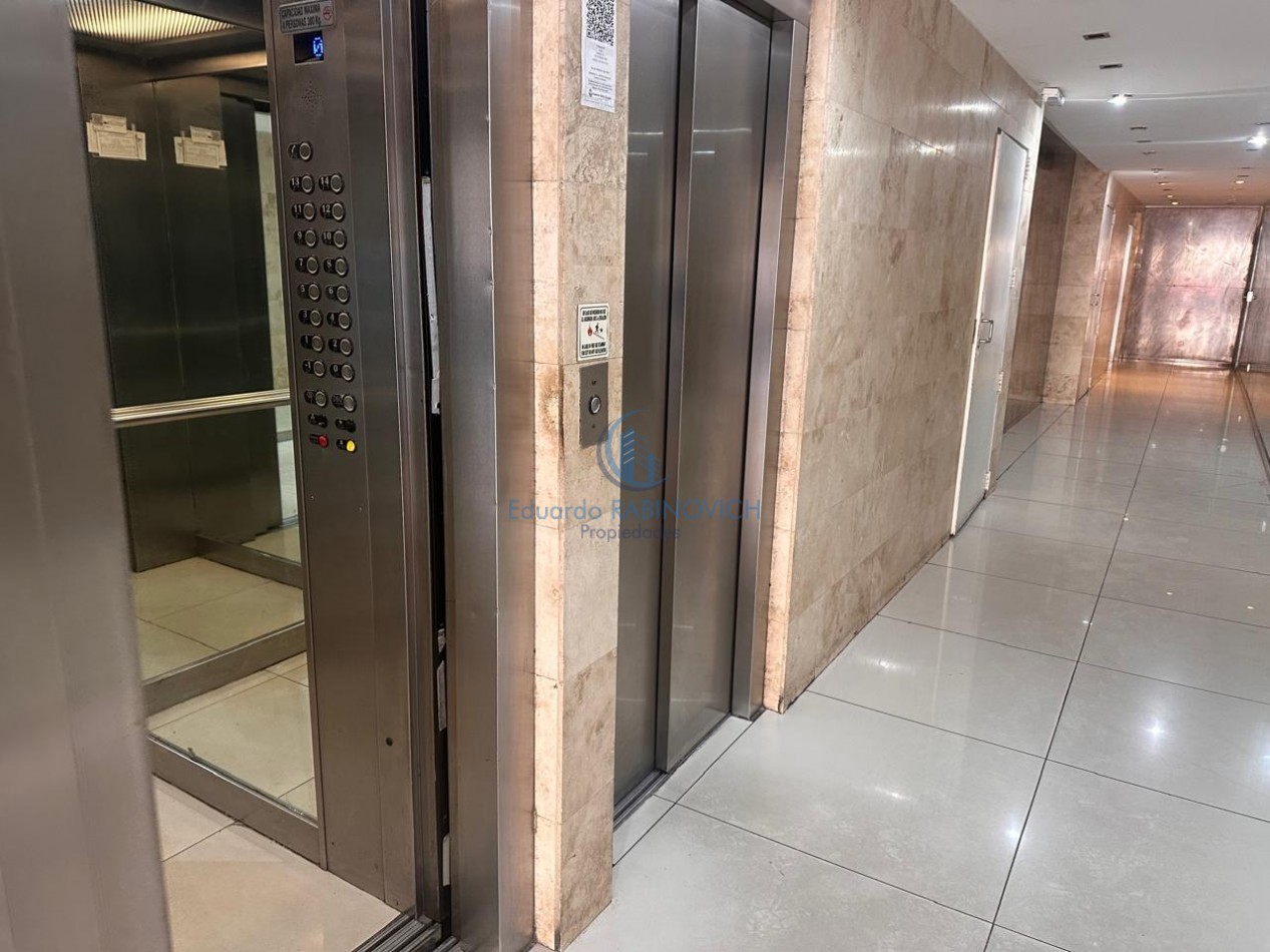  Departamento de 2 amb. Excelentemente Mejorado en piso Alto con Amenities