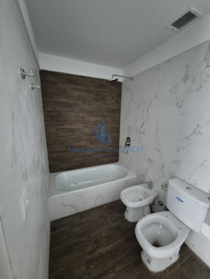 Piso de 4 Dorm (2 Suites) Patio y Balcon con Parrilla y cochera fija A ESTRENAR 