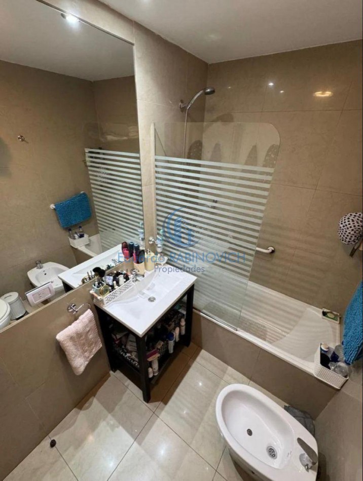  Departamento de 2 amb. Excelentemente Mejorado en piso Alto con Amenities