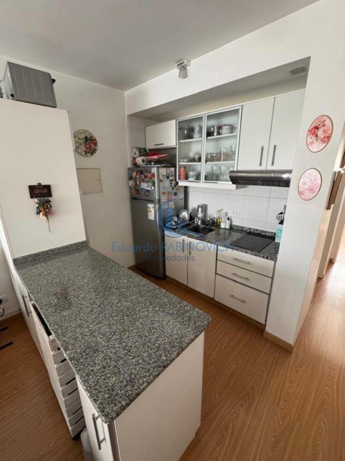  Departamento de 2 amb. Excelentemente Mejorado en piso Alto con Amenities