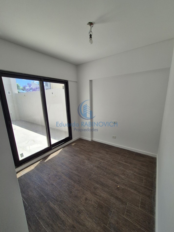 Piso de 4 Dorm (2 Suites) Patio y Balcon con Parrilla y cochera fija A ESTRENAR 