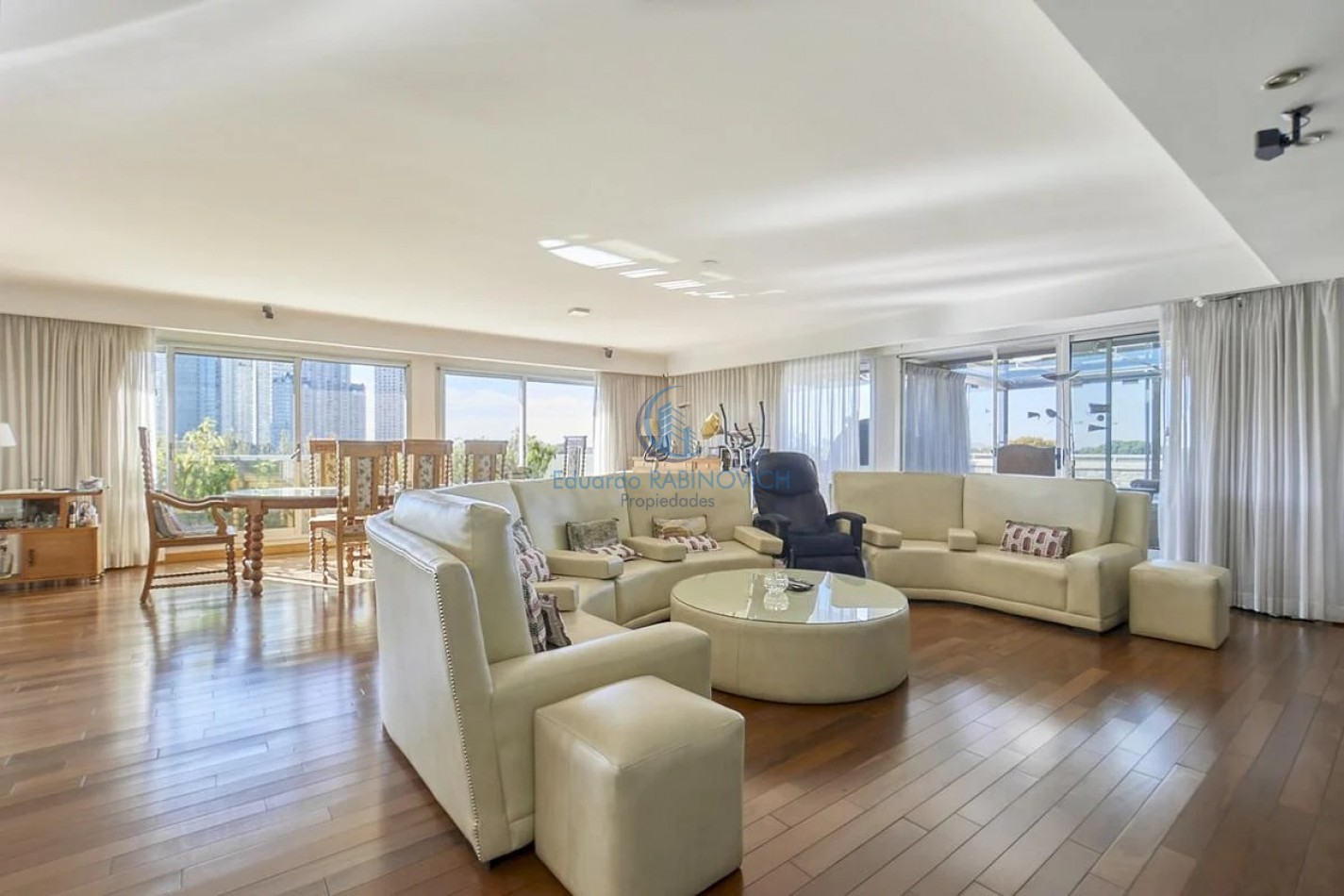 EXCLUSIVO DPTO. C/GRAN TERRAZA PRIVADA C/PARRILLA JACUZZI Y PISCINA. 3 COCHERAS FIJAS