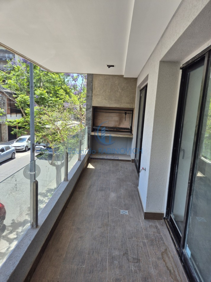 Piso de 4 Dorm (2 Suites) Patio y Balcon con Parrilla y cochera fija A ESTRENAR 