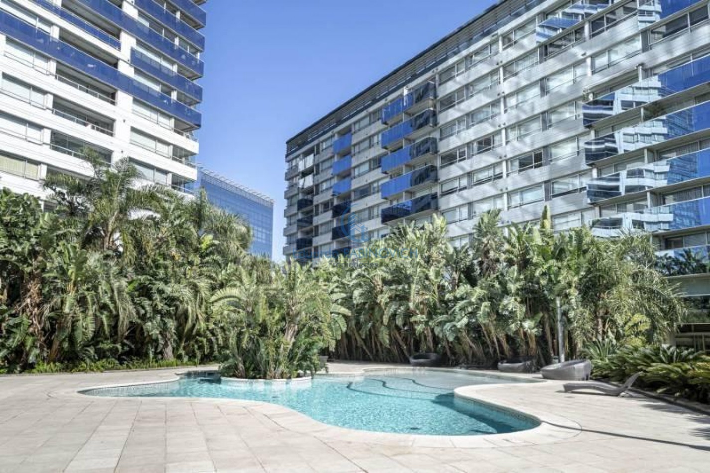 EXCLUSIVO DPTO. C/GRAN TERRAZA PRIVADA C/PARRILLA JACUZZI Y PISCINA. 3 COCHERAS FIJAS