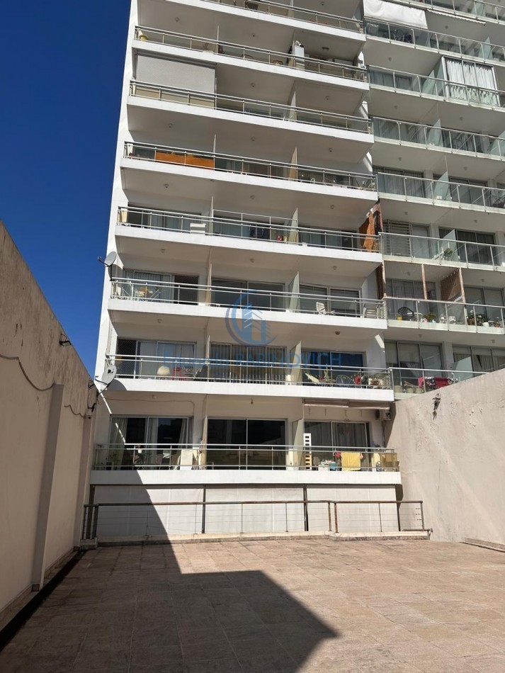  Departamento de 2 amb. Excelentemente Mejorado en piso Alto con Amenities