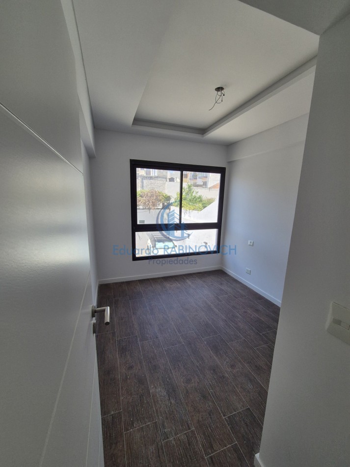 Piso de 4 Dorm (2 Suites) Patio y Balcon con Parrilla y cochera fija A ESTRENAR 