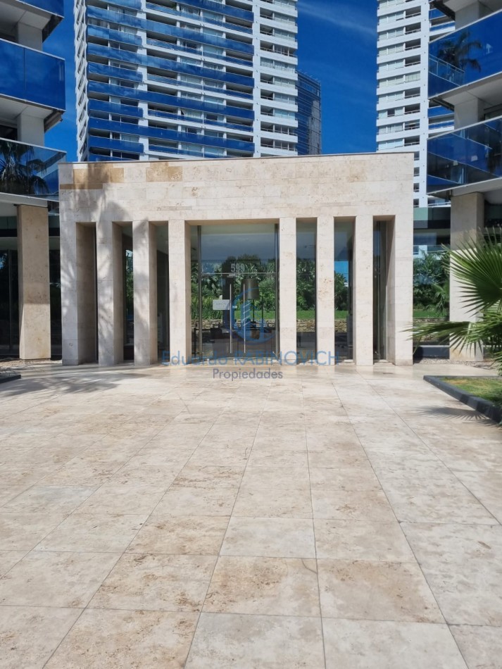 EXCLUSIVO DPTO. C/GRAN TERRAZA PRIVADA C/PARRILLA JACUZZI Y PISCINA. 3 COCHERAS FIJAS