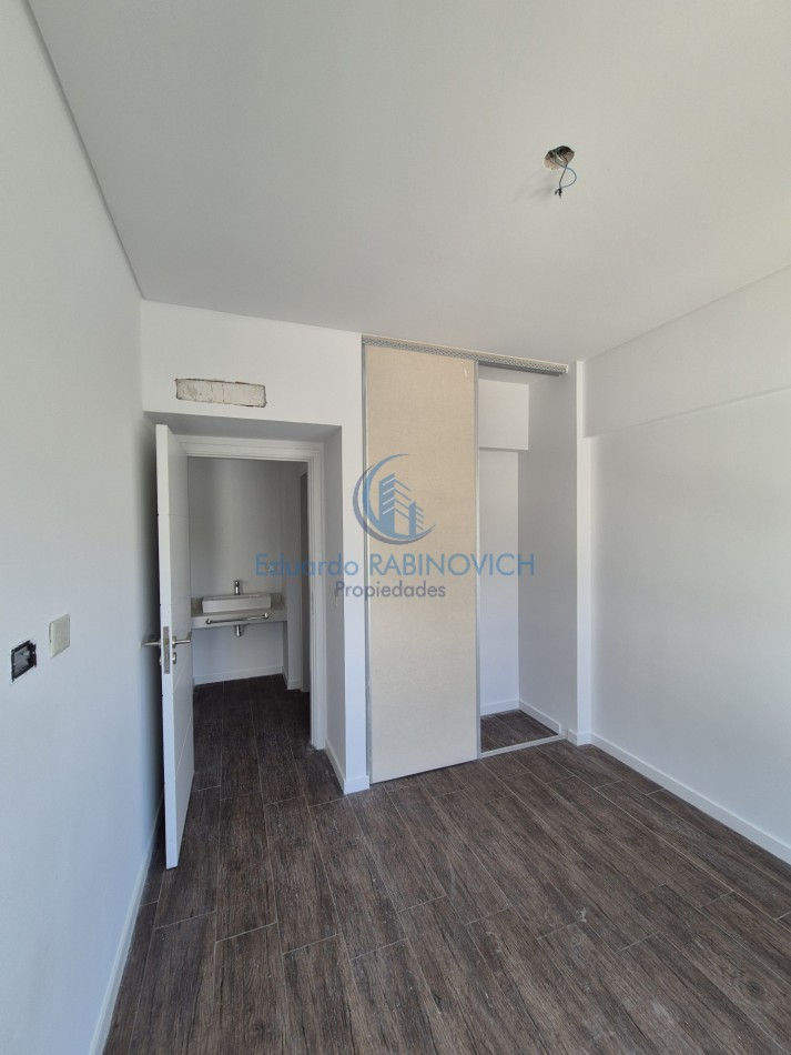 Piso de 4 Dorm (2 Suites) Patio y Balcon con Parrilla y cochera fija A ESTRENAR 