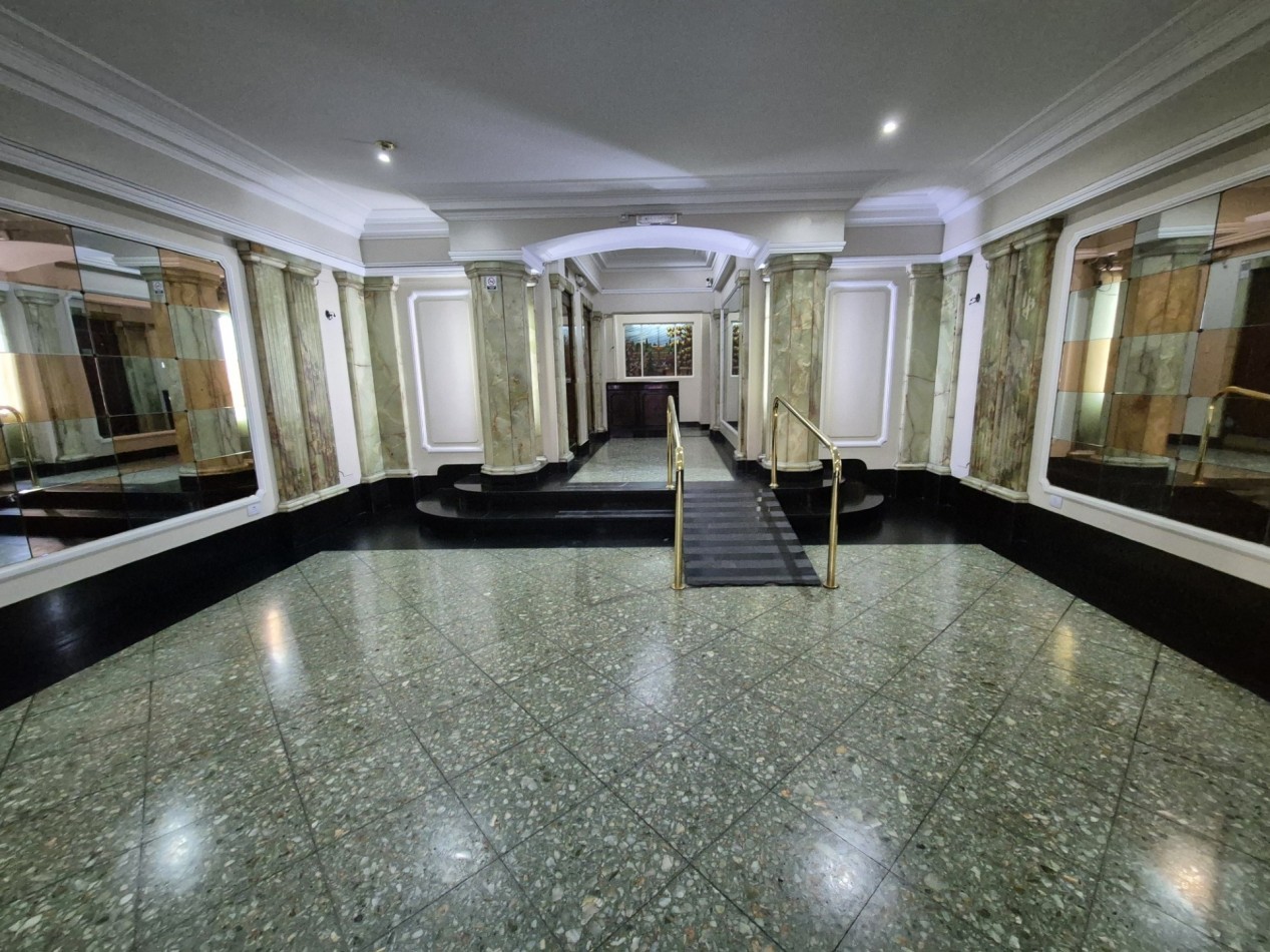 Luminoso Dpto 5 Ambientes Apto Profesional. Tot. Reciclado a Nuevo