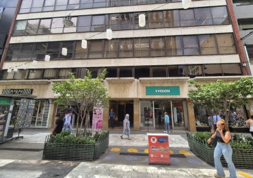 Amplia Oficina de 170 m2 sobre Florida con cocheras